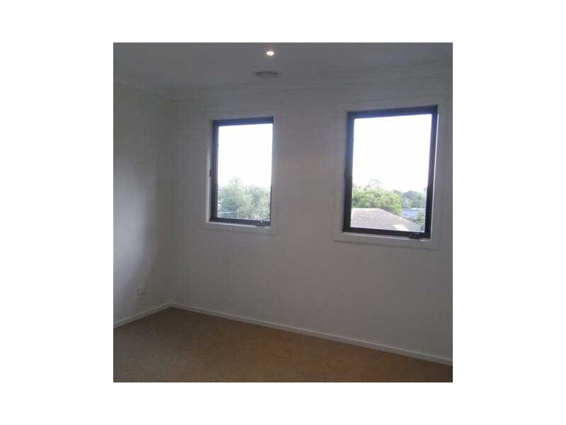 2/73 Waverley Road, Chadstone VIC 3148