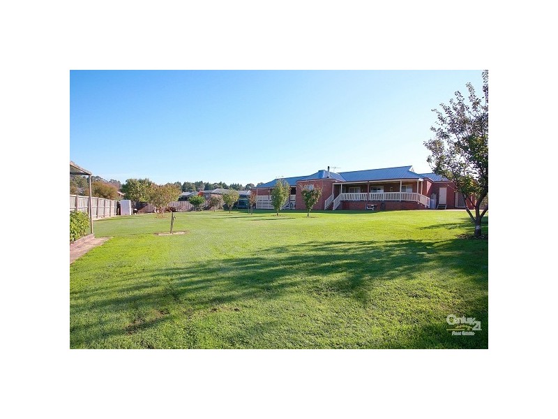 37-39 St Helens Crs, Narre Warren VIC 3805
