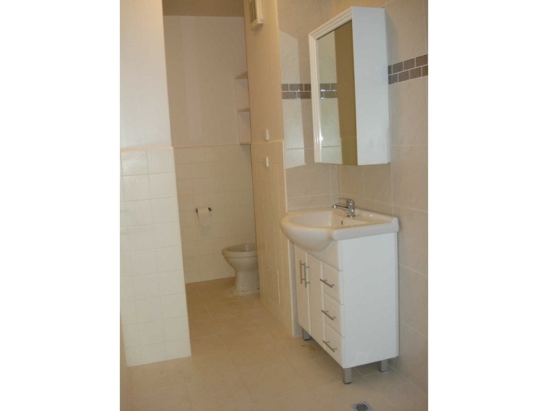 2B/12  Marine Parade, St Kilda VIC 3182