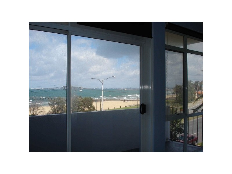 2B/12  Marine Parade, St Kilda VIC 3182
