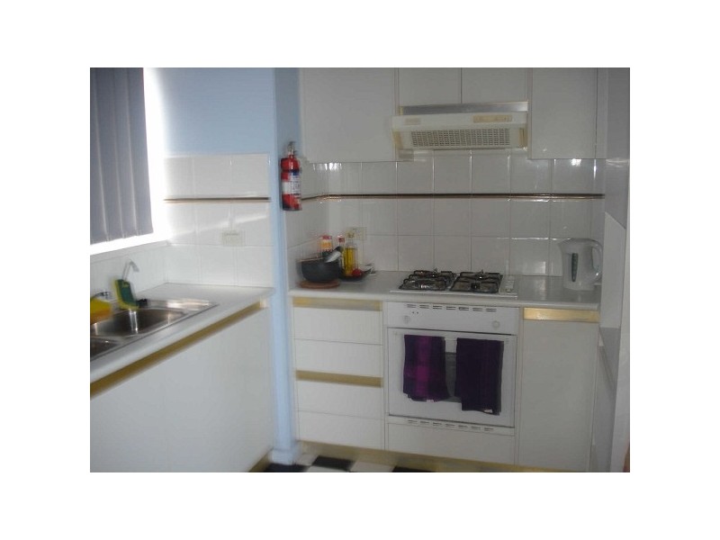 2B/12  Marine Parade, St Kilda VIC 3182