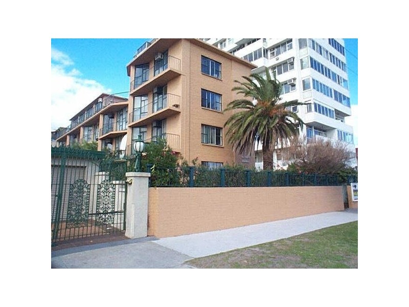 14/11  Marine Parade, St Kilda VIC 3182