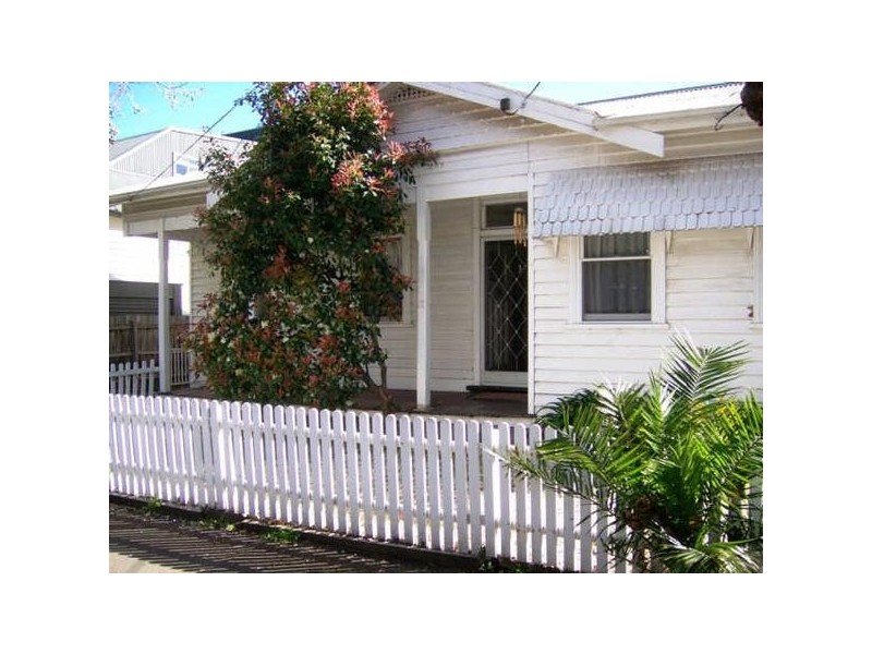 8  Lawson Street, Elwood VIC 3184