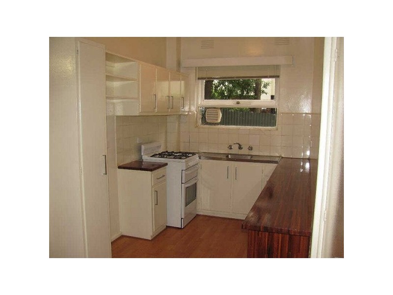 02/12  Robe Street, St Kilda VIC 3182