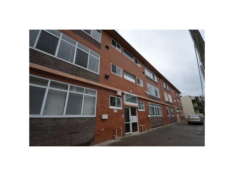 4/18  Robe Street, St Kilda VIC 3182