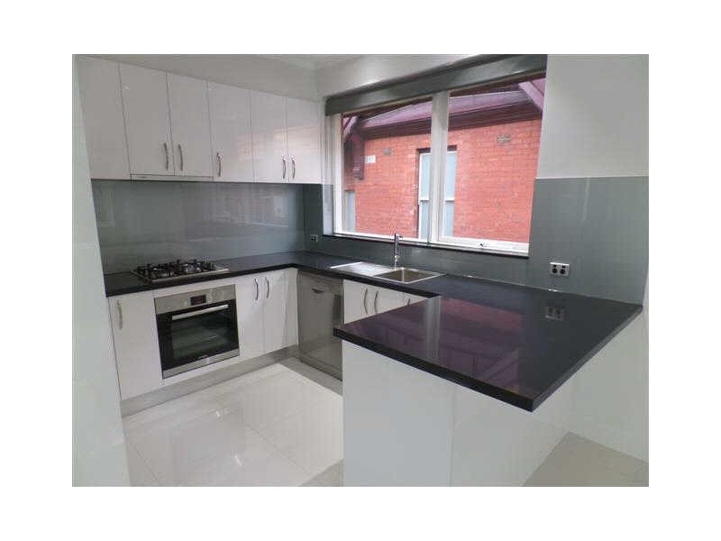 9/20  Marine Parade, St Kilda VIC 3182