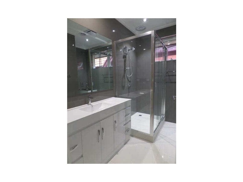 9/20  Marine Parade, St Kilda VIC 3182