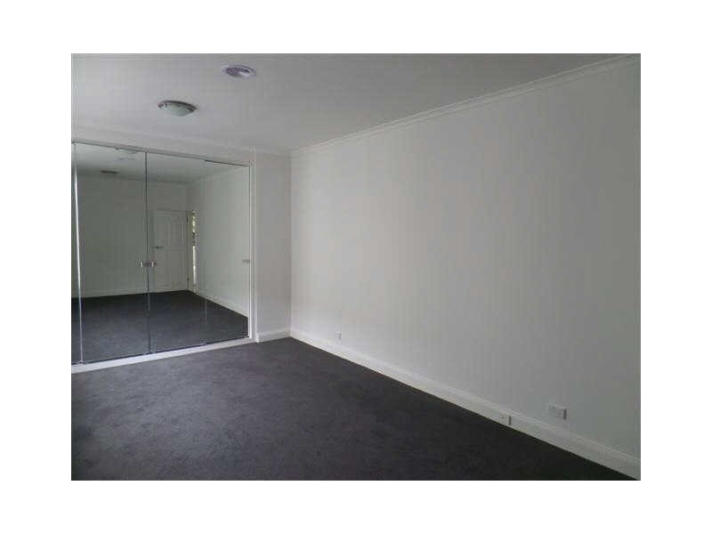 9/20  Marine Parade, St Kilda VIC 3182