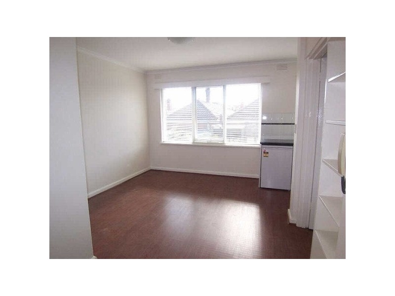 8/18  Orange Grove, St Kilda East VIC 3183