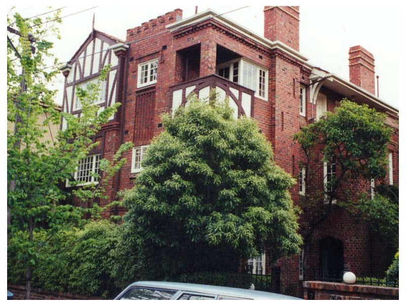 24/7  Eildon Road, St Kilda VIC 3182