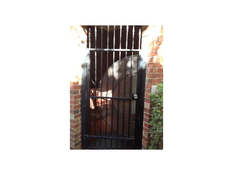 24/7  Eildon Road, St Kilda VIC 3182