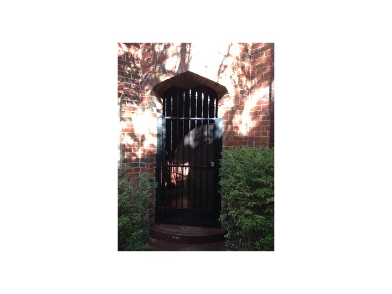 24/7  Eildon Road, St Kilda VIC 3182