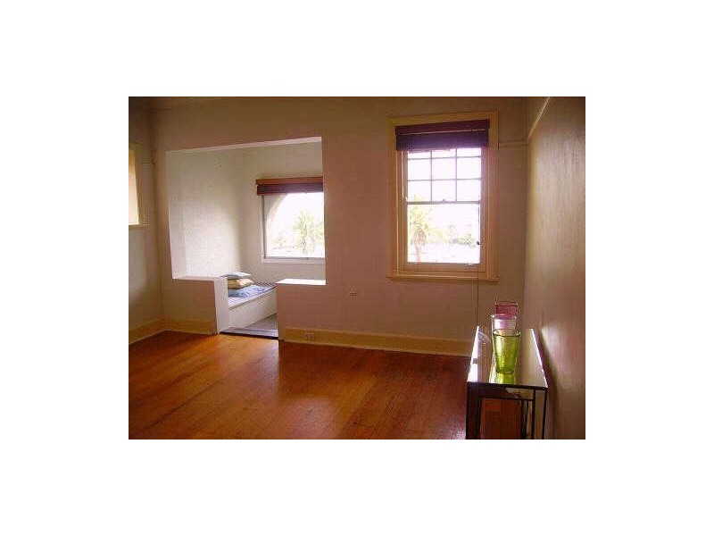 6/22B  Esplanade, St Kilda VIC 3182