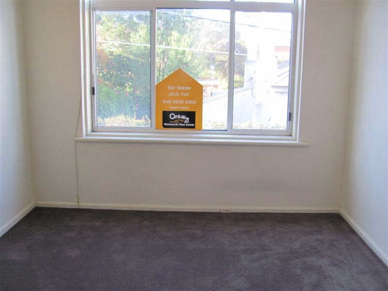 10/18  Robe Street, St Kilda VIC 3182