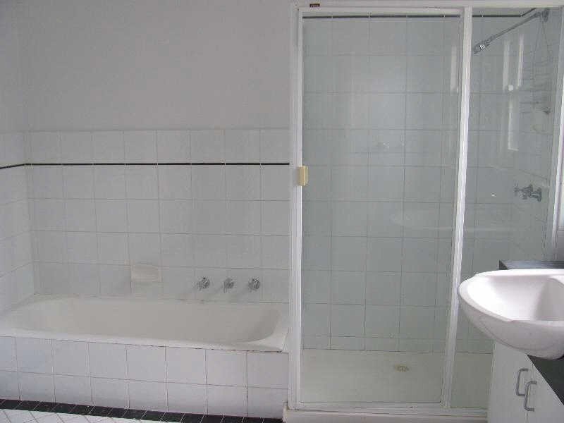 5/23a  The Esplanade, St Kilda VIC 3182