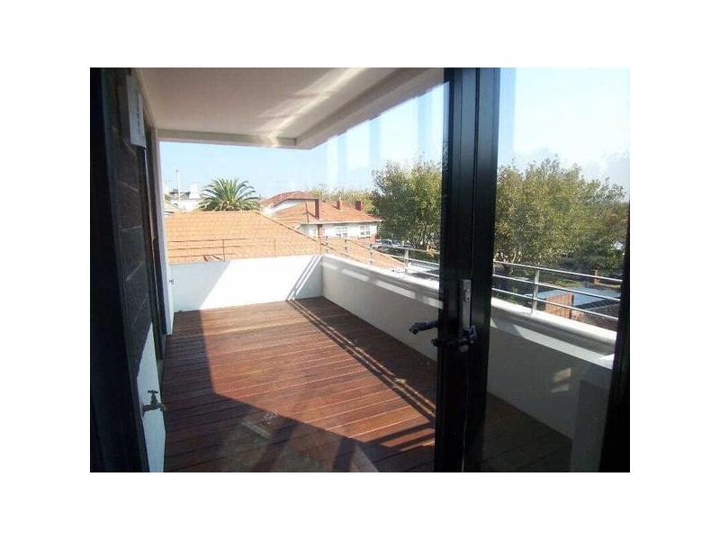 9/2A  Tiuna Grove, Elwood VIC 3184