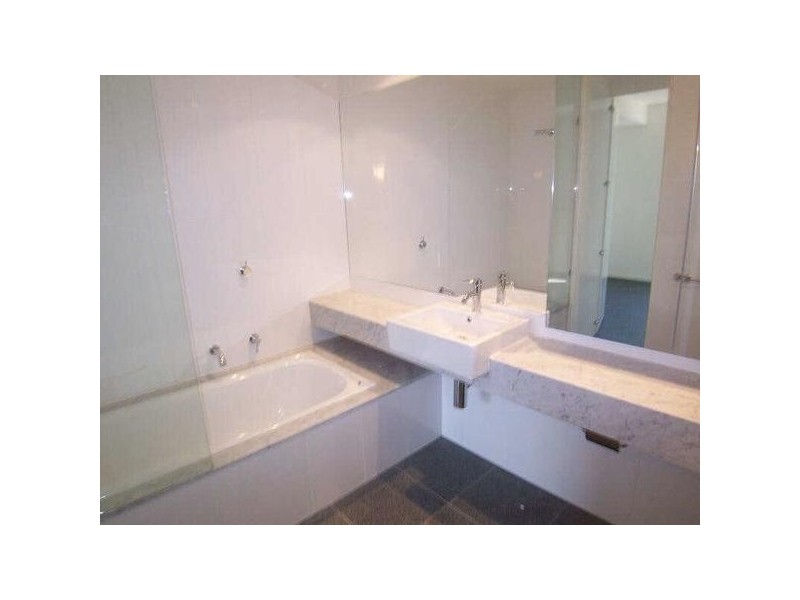 9/2A  Tiuna Grove, Elwood VIC 3184