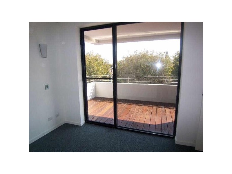 9/2A  Tiuna Grove, Elwood VIC 3184