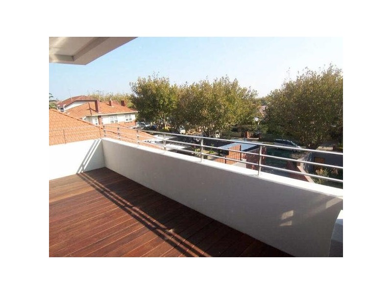 9/2A  Tiuna Grove, Elwood VIC 3184