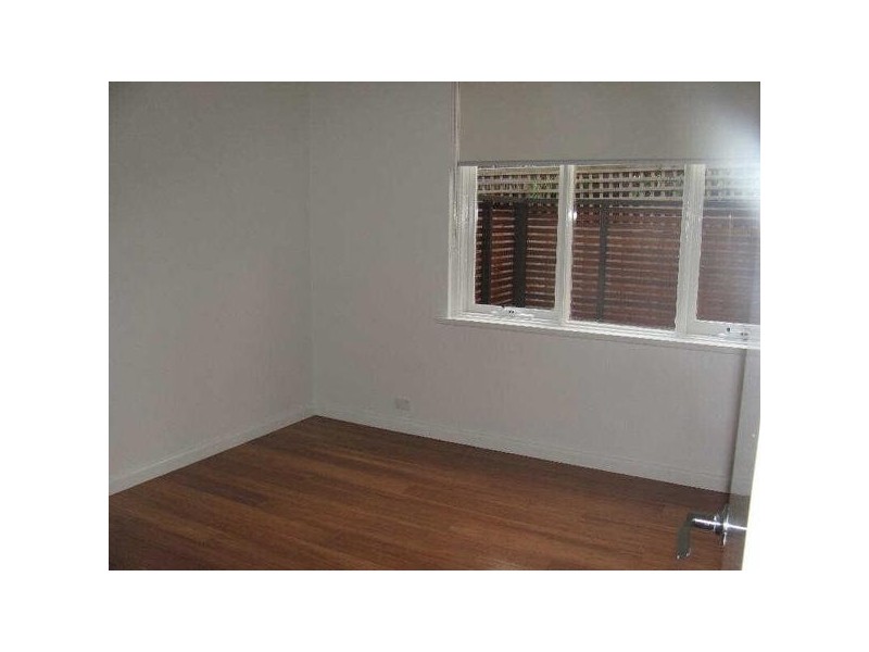 07/12  Robe Street, St Kilda VIC 3182