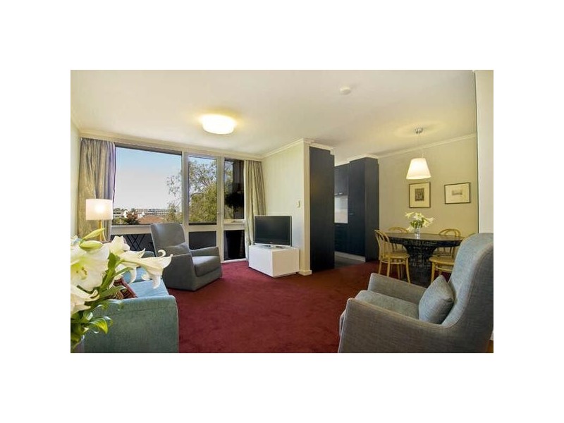 10/19  Robe Street, St Kilda VIC 3182