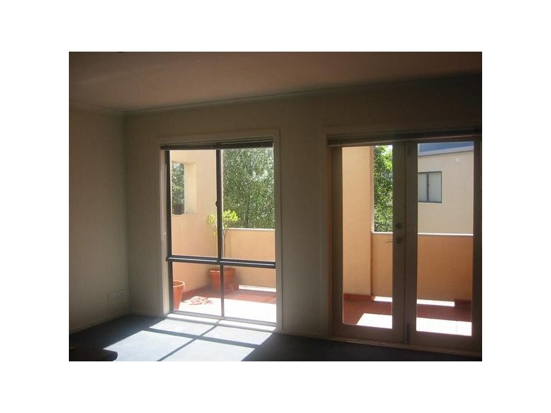 17/5  Dickens Street, Elwood VIC 3184