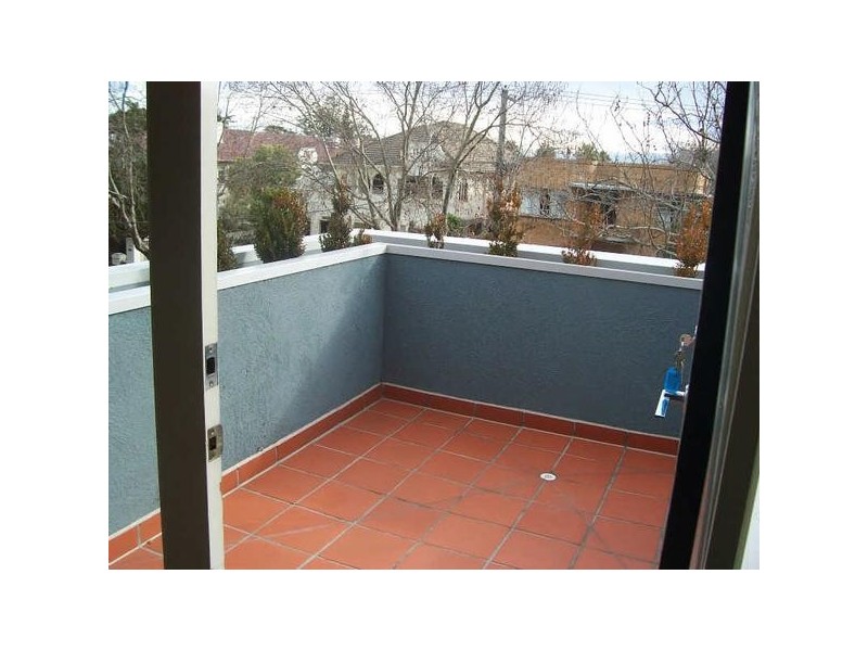 17/5  Dickens Street, Elwood VIC 3184