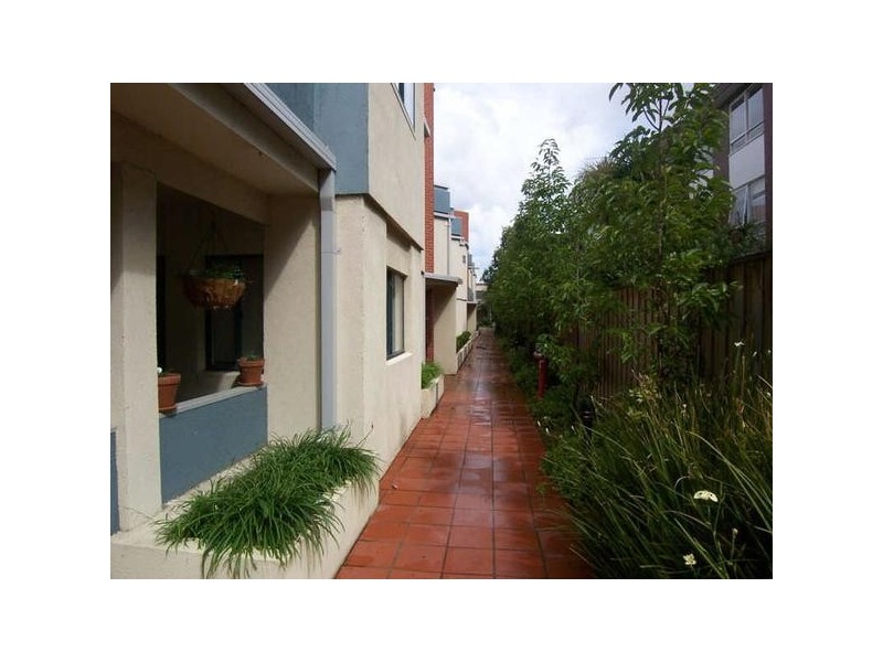 17/5  Dickens Street, Elwood VIC 3184