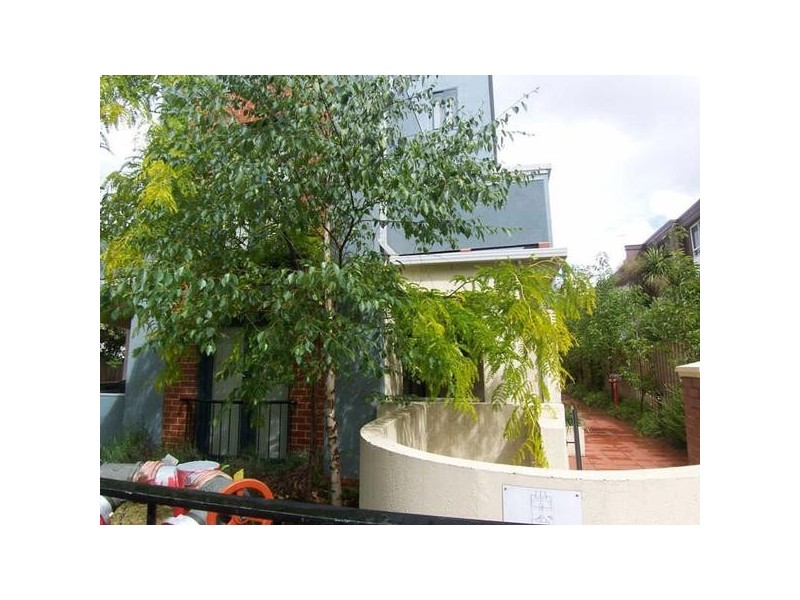 17/5  Dickens Street, Elwood VIC 3184