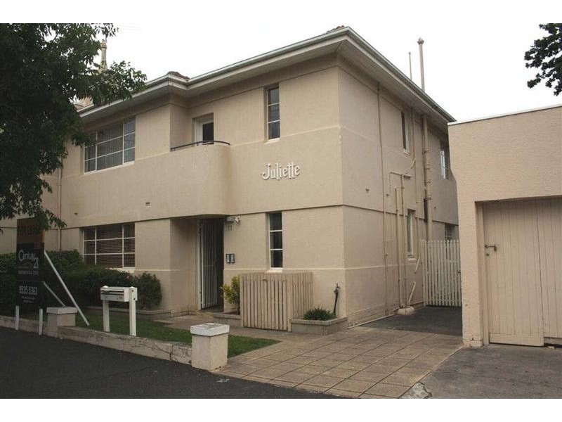 2/17  Hennessy Avenue, Elwood VIC 3184