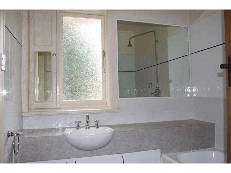 2/17  Hennessy Avenue, Elwood VIC 3184