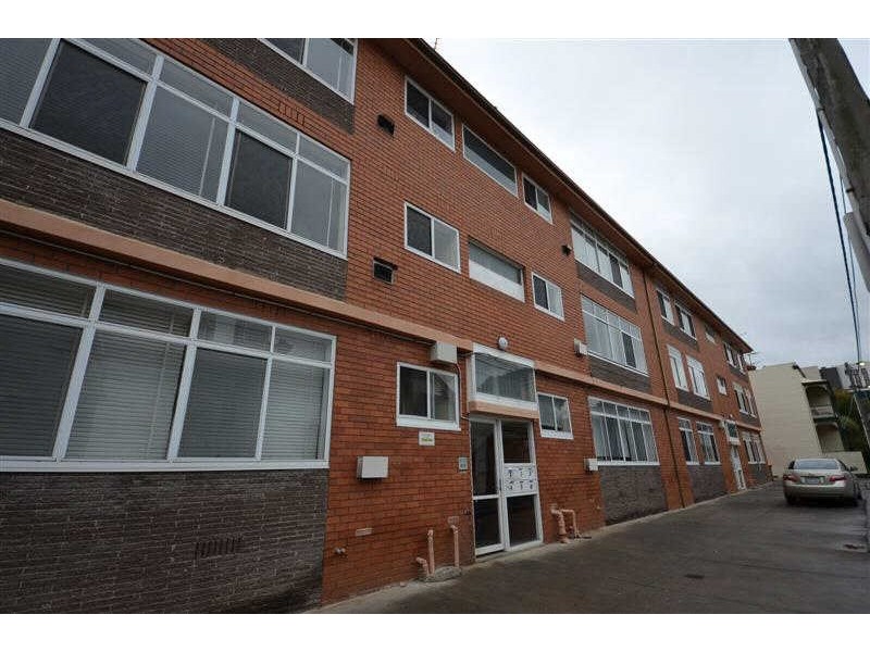 7/18  Robe Street, St Kilda VIC 3182