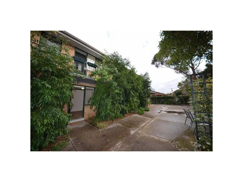 3/4  Poets Grove, Elwood VIC 3184