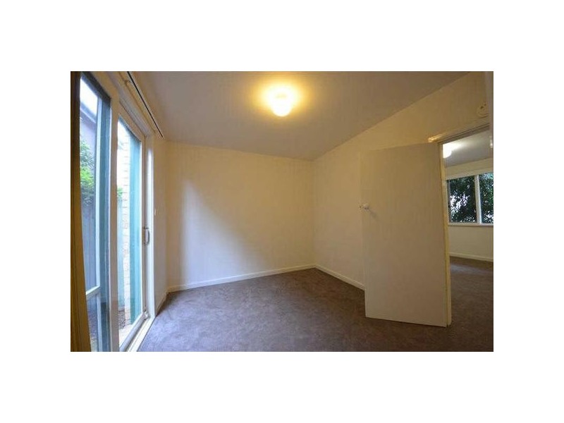 3/4  Poets Grove, Elwood VIC 3184