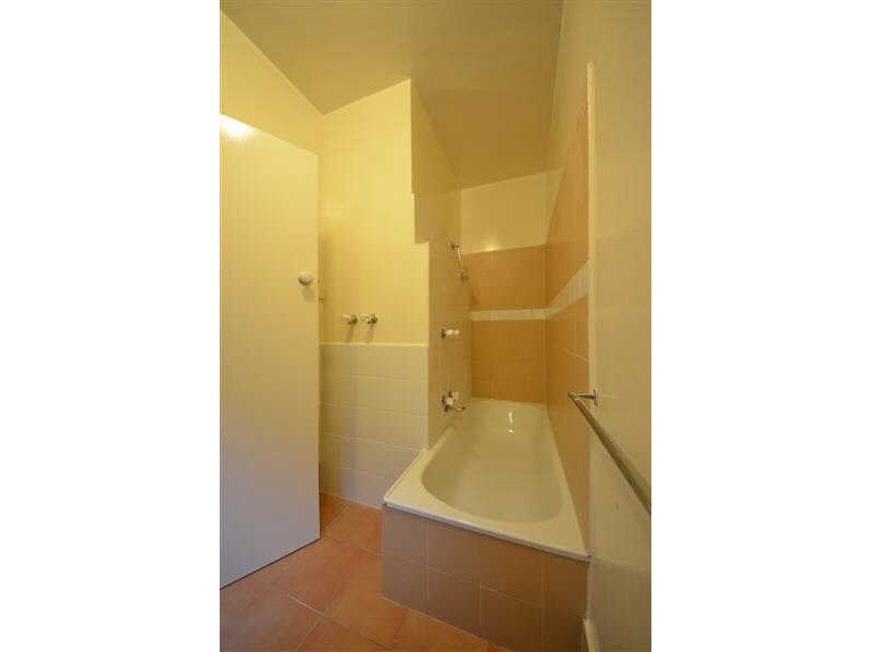 3/4  Poets Grove, Elwood VIC 3184