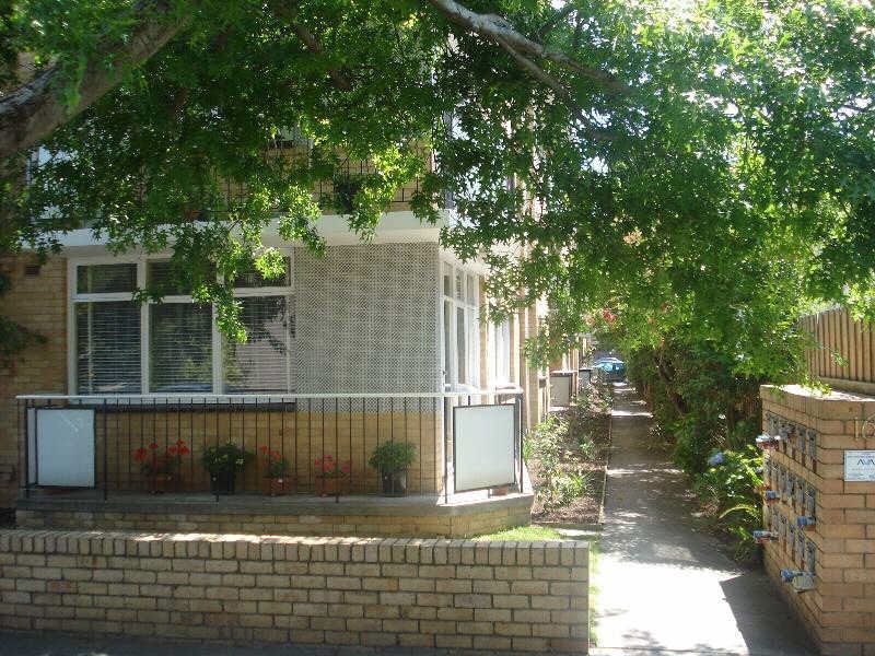 12/16  Lansdowne Road, St Kilda VIC 3182