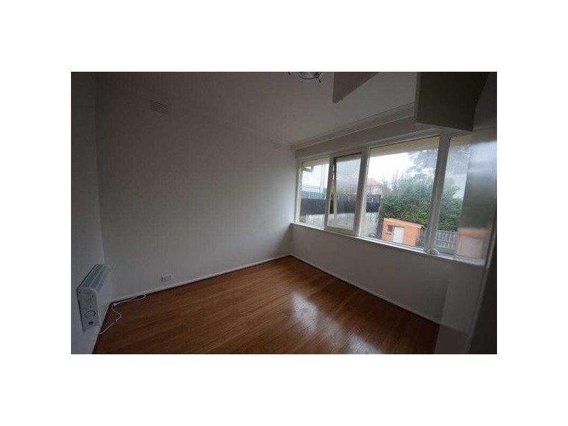 15/12  Robe Street, St Kilda VIC 3182
