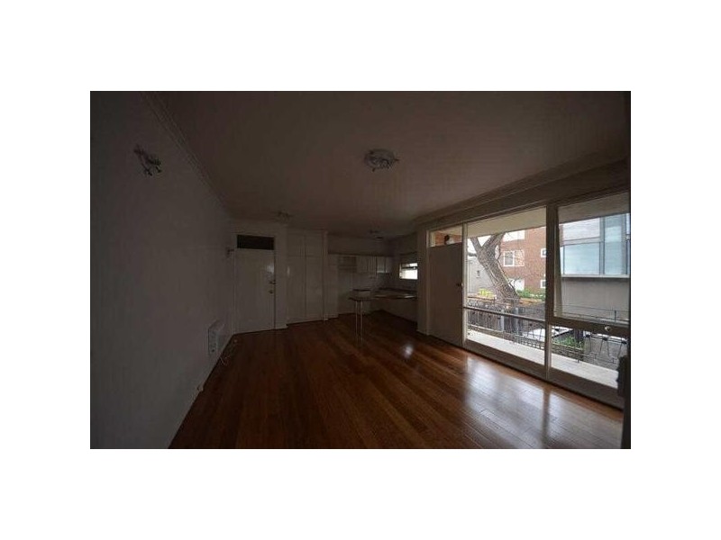 15/12  Robe Street, St Kilda VIC 3182