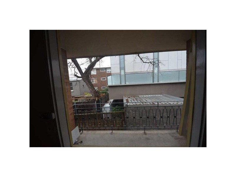 15/12  Robe Street, St Kilda VIC 3182