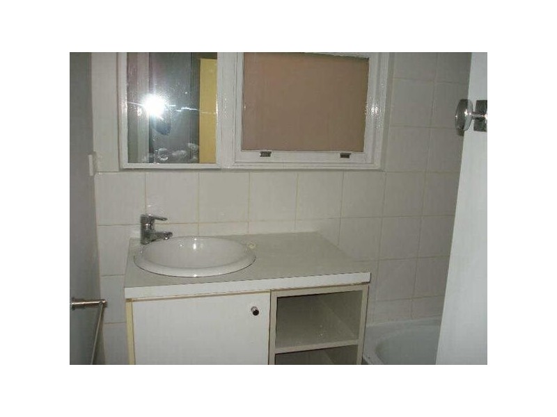 2/8  Louise Street, Melbourne VIC 3004