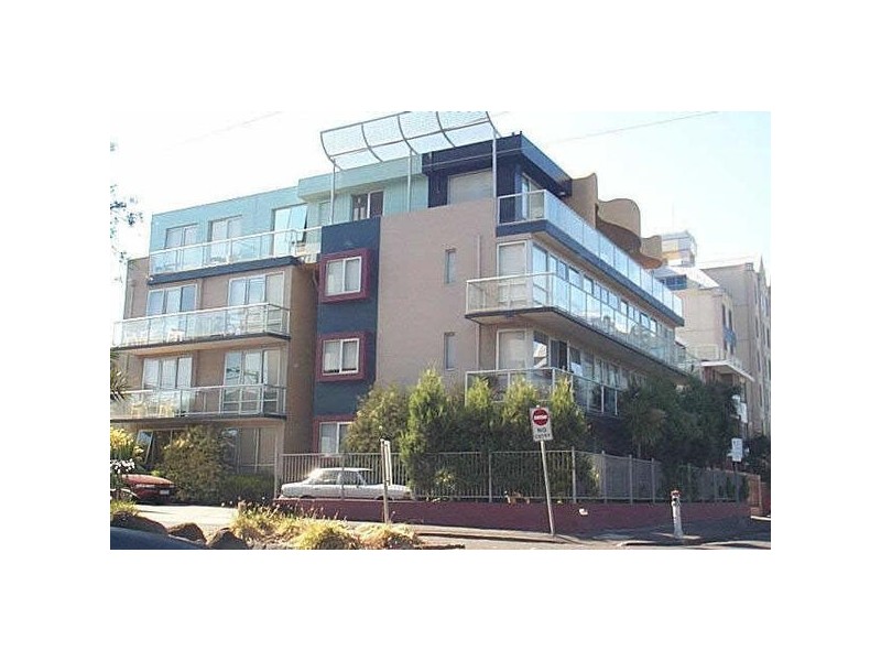 19/4  Alfred Square, St Kilda VIC 3182