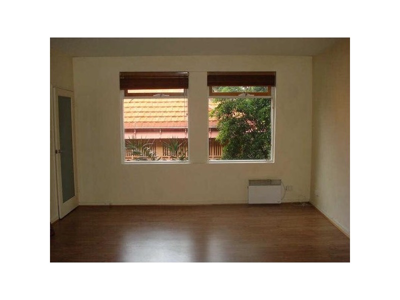 2/28  Carlisle Street, St Kilda VIC 3182