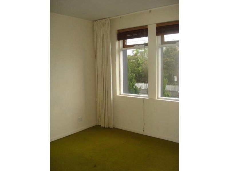 2/28  Carlisle Street, St Kilda VIC 3182