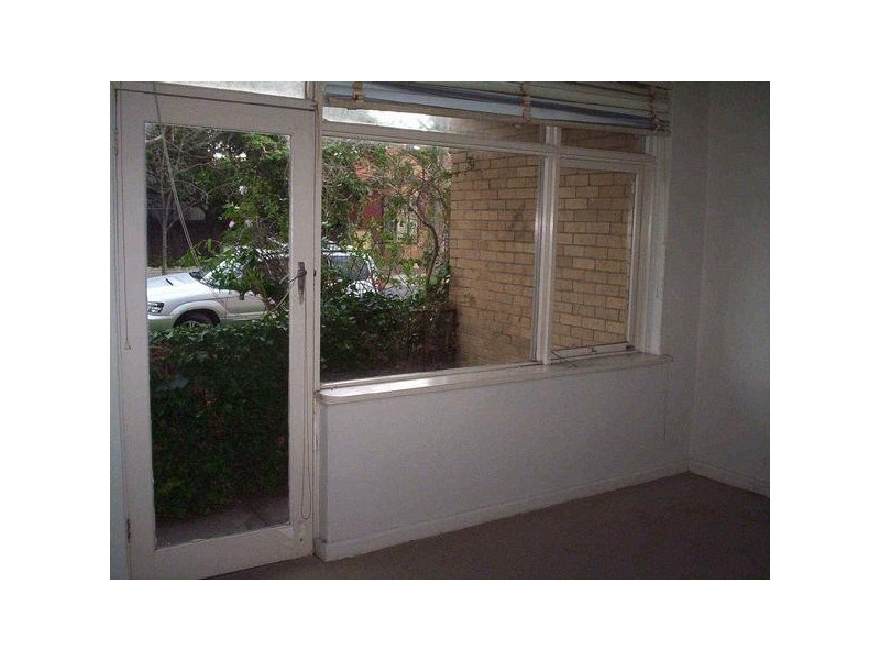 1/19  Pine Avenue, Elwood VIC 3184