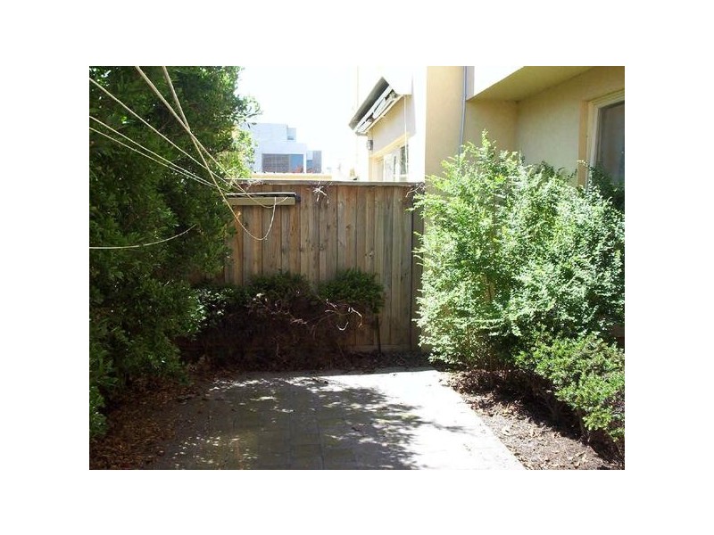 2/2A  Vautier Street, Elwood VIC 3184