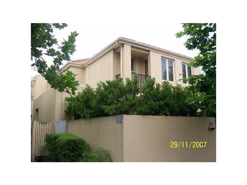 2/2A  Vautier Street, Elwood VIC 3184