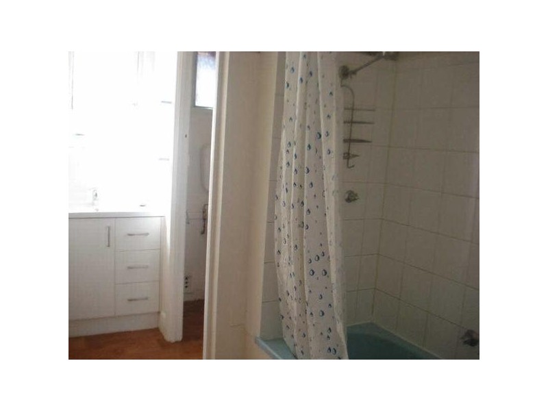 3/18  Gurner Street, St Kilda VIC 3182