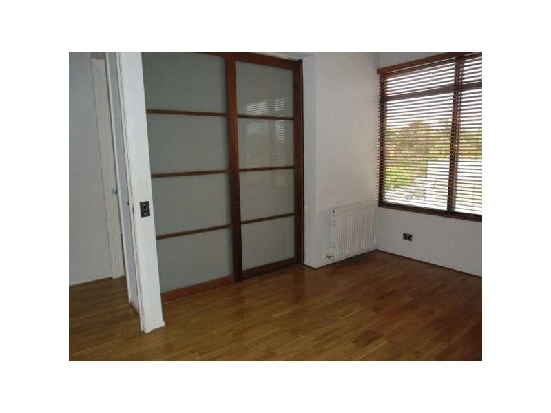 8/19  St Leonards Avenue, St Kilda VIC 3182