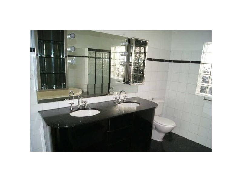 377  St Kilda Street, Brighton VIC 3186