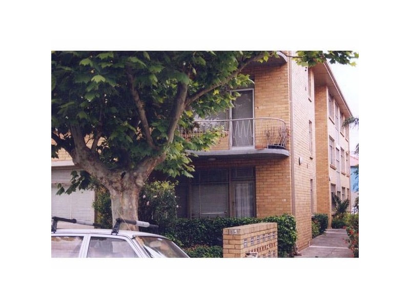 9/19  Pine Avenue, Elwood VIC 3184